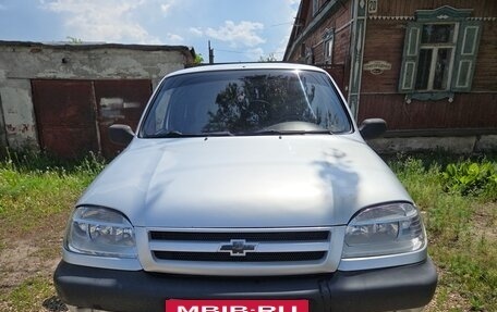 Chevrolet Niva I рестайлинг, 2004 год, 330 000 рублей, 2 фотография
