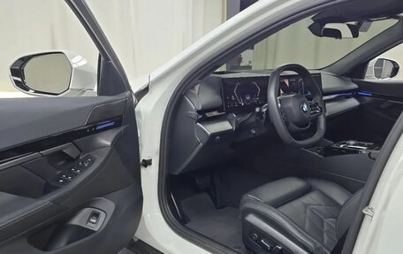 BMW 5 серия, 2024 год, 4 870 000 рублей, 17 фотография