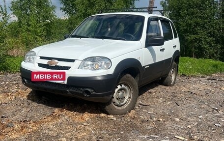 Chevrolet Niva I рестайлинг, 2015 год, 610 000 рублей, 2 фотография