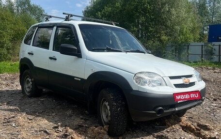 Chevrolet Niva I рестайлинг, 2015 год, 610 000 рублей, 3 фотография