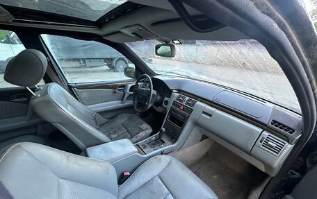 Mercedes-Benz E-Класс, 1997 год, 210 000 рублей, 6 фотография