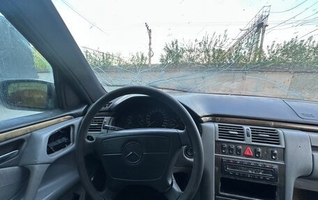 Mercedes-Benz E-Класс, 1997 год, 210 000 рублей, 5 фотография