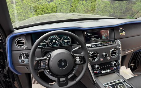Rolls-Royce Cullinan, 2019 год, 31 000 000 рублей, 14 фотография