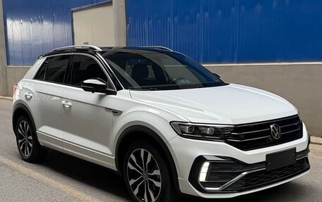 Volkswagen T-Roc I, 2022 год, 1 800 000 рублей, 3 фотография
