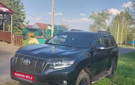 Toyota Land Cruiser Prado 150 рестайлинг 2, 2022 год, 8 000 000 рублей, 4 фотография