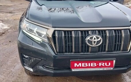 Toyota Land Cruiser Prado 150 рестайлинг 2, 2022 год, 8 000 000 рублей, 8 фотография