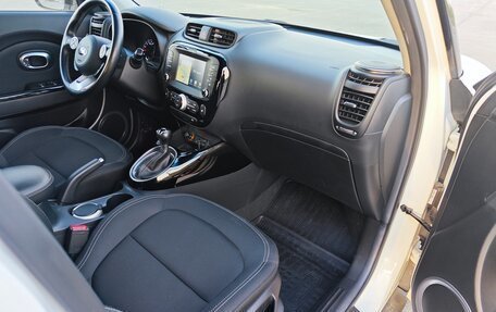 KIA Soul II рестайлинг, 2018 год, 2 200 000 рублей, 23 фотография