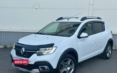 Renault Sandero II рестайлинг, 2020 год, 1 055 000 рублей, 2 фотография