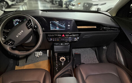KIA Niro, 2023 год, 2 050 000 рублей, 13 фотография