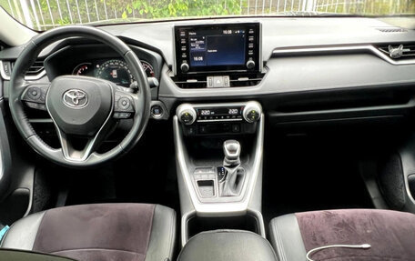 Toyota RAV4, 2021 год, 2 225 000 рублей, 11 фотография