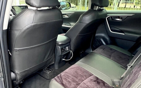 Toyota RAV4, 2021 год, 2 225 000 рублей, 9 фотография