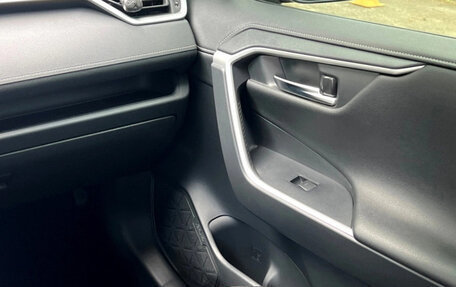 Toyota RAV4, 2021 год, 2 225 000 рублей, 12 фотография