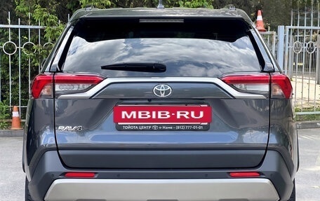Toyota RAV4, 2021 год, 2 225 000 рублей, 2 фотография
