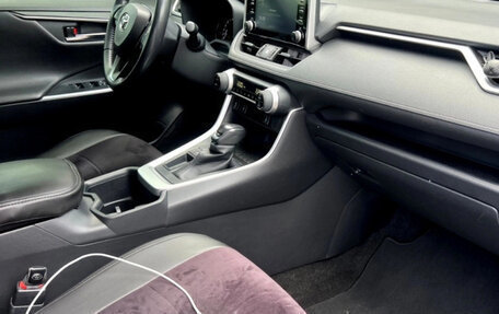 Toyota RAV4, 2021 год, 2 225 000 рублей, 16 фотография