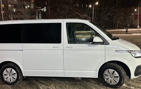 Volkswagen Caravelle T6 рестайлинг, 2021 год, 4 150 000 рублей, 2 фотография