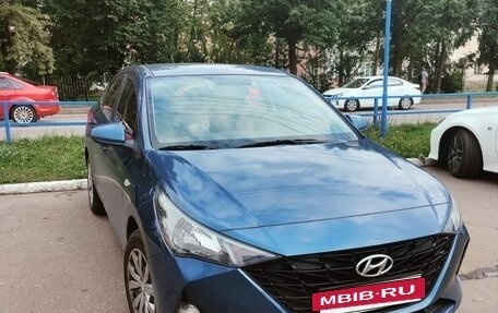Hyundai Solaris II рестайлинг, 2021 год, 1 700 000 рублей, 4 фотография
