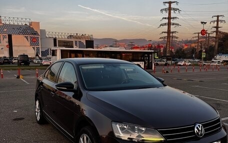 Volkswagen Jetta VI, 2017 год, 1 650 000 рублей, 2 фотография