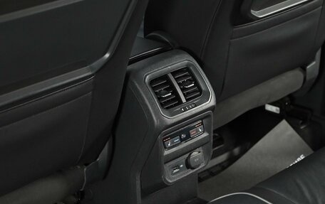 Volkswagen Tiguan II, 2019 год, 2 035 000 рублей, 13 фотография