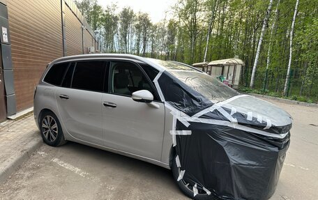 Citroen C4 Picasso II рестайлинг, 2017 год, 850 000 рублей, 8 фотография
