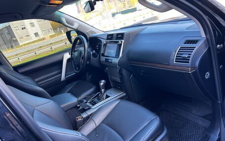 Toyota Land Cruiser Prado 150 рестайлинг 2, 2017 год, 3 990 000 рублей, 8 фотография