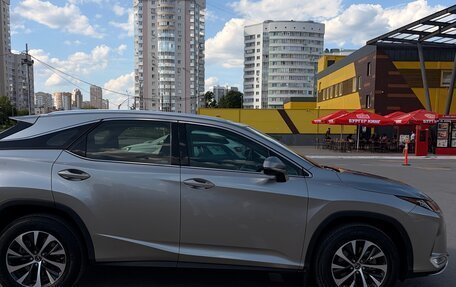 Lexus RX IV рестайлинг, 2021 год, 5 300 000 рублей, 4 фотография