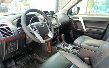 Toyota Land Cruiser Prado 150 рестайлинг 2, 2015 год, 3 880 000 рублей, 20 фотография