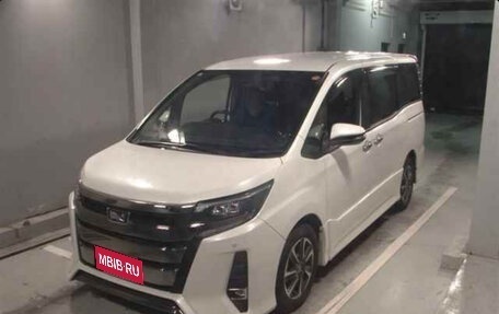 Toyota Noah III, 2018 год, 2 215 000 рублей, 1 фотография