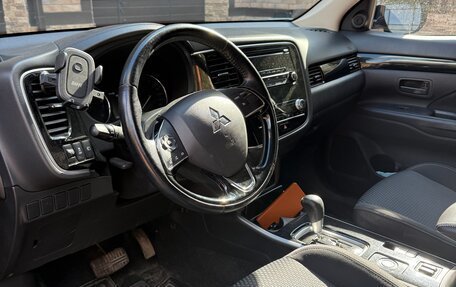 Mitsubishi Outlander III рестайлинг 3, 2021 год, 2 450 000 рублей, 6 фотография