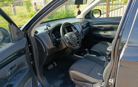 Mitsubishi Outlander III рестайлинг 3, 2018 год, 1 550 000 рублей, 6 фотография