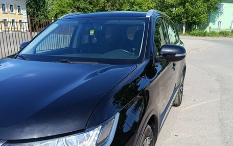 Mitsubishi Outlander III рестайлинг 3, 2018 год, 1 550 000 рублей, 7 фотография