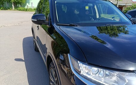 Mitsubishi Outlander III рестайлинг 3, 2018 год, 1 550 000 рублей, 8 фотография
