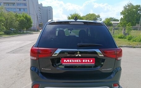 Mitsubishi Outlander III рестайлинг 3, 2018 год, 1 550 000 рублей, 4 фотография