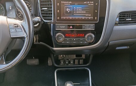 Mitsubishi Outlander III рестайлинг 3, 2018 год, 1 550 000 рублей, 12 фотография
