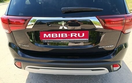 Mitsubishi Outlander III рестайлинг 3, 2018 год, 1 550 000 рублей, 14 фотография
