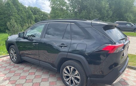 Toyota RAV4, 2024 год, 3 750 000 рублей, 2 фотография
