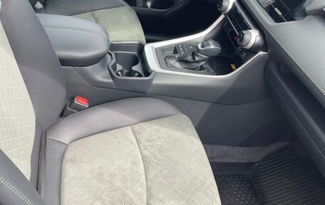 Toyota RAV4, 2024 год, 3 750 000 рублей, 7 фотография
