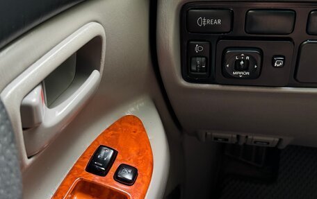 Toyota Land Cruiser 100 рестайлинг 2, 2004 год, 1 480 000 рублей, 8 фотография
