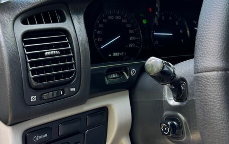 Toyota Land Cruiser 100 рестайлинг 2, 2004 год, 1 480 000 рублей, 7 фотография