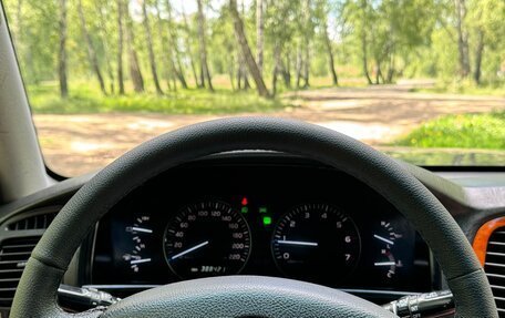Toyota Land Cruiser 100 рестайлинг 2, 2004 год, 1 480 000 рублей, 10 фотография