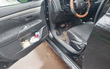Mitsubishi Outlander III рестайлинг 3, 2012 год, 1 200 000 рублей, 5 фотография