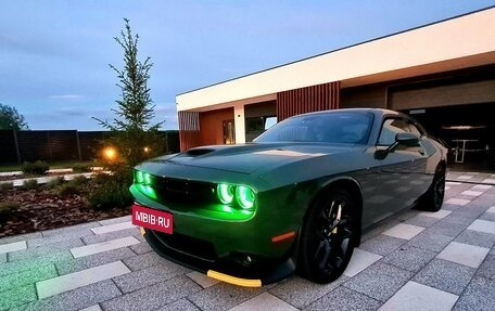 Dodge Challenger III рестайлинг 2, 2019 год, 4 750 000 рублей, 2 фотография