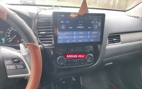 Mitsubishi Outlander III рестайлинг 3, 2012 год, 1 200 000 рублей, 8 фотография