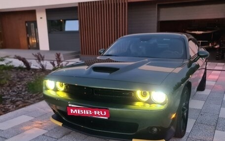 Dodge Challenger III рестайлинг 2, 2019 год, 4 750 000 рублей, 7 фотография
