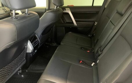 Toyota Land Cruiser Prado 150 рестайлинг 2, 2019 год, 5 760 500 рублей, 9 фотография