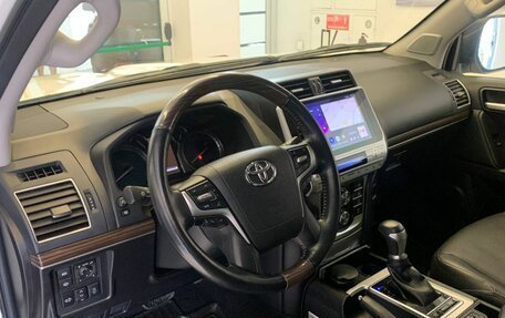Toyota Land Cruiser Prado 150 рестайлинг 2, 2019 год, 5 760 500 рублей, 13 фотография