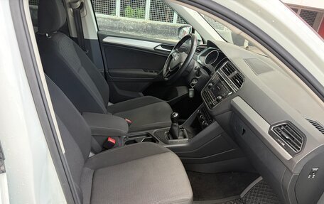 Volkswagen Tiguan II, 2019 год, 2 150 000 рублей, 13 фотография