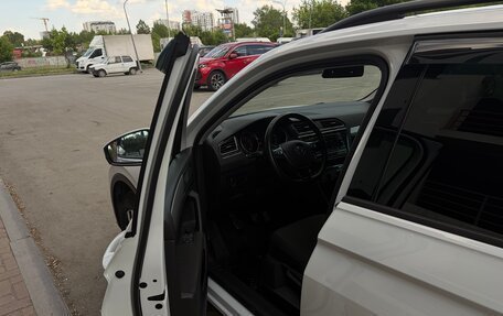 Volkswagen Tiguan II, 2019 год, 2 150 000 рублей, 11 фотография
