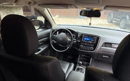Mitsubishi Outlander III рестайлинг 3, 2015 год, 1 800 000 рублей, 7 фотография