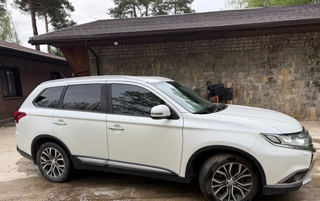 Mitsubishi Outlander III рестайлинг 3, 2015 год, 1 800 000 рублей, 6 фотография