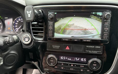 Mitsubishi Outlander III рестайлинг 3, 2015 год, 1 800 000 рублей, 10 фотография